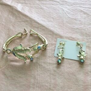 Vintage Earrings and bracelet Set Gold Color w/ Blue Stones Screw Back Earrings